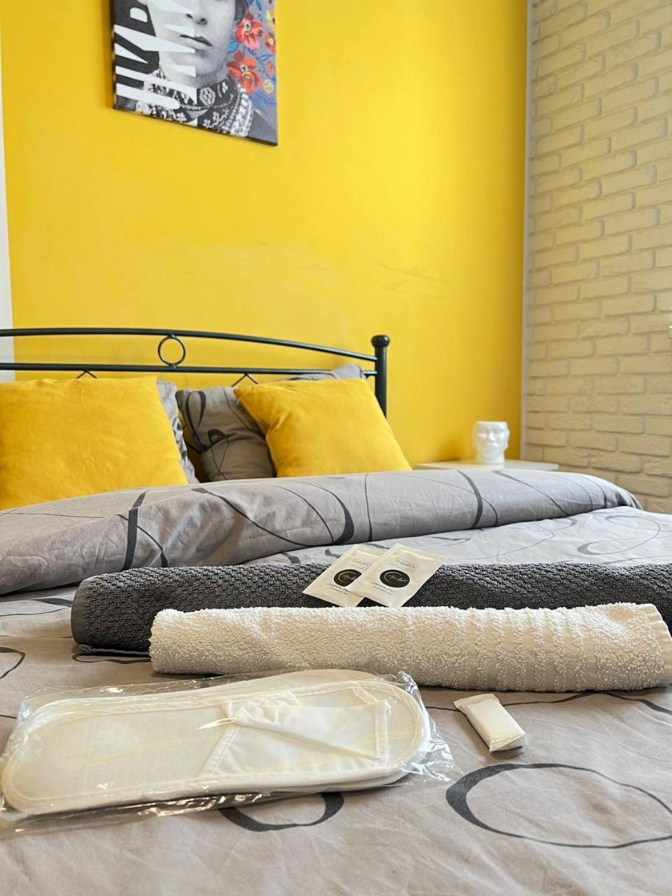 Moonlight Hostel Lviv Exterior foto